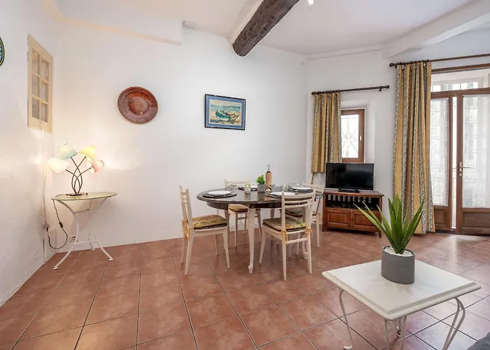 Apartment Rue De La Pompe By Interhome *